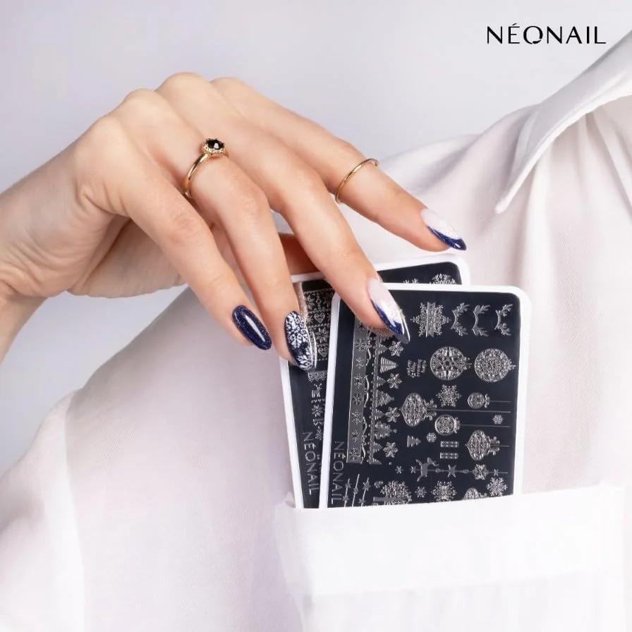 NÉONAIL Stamping Plate 10224 – pühade teemaline nail art – kasutusnäide
