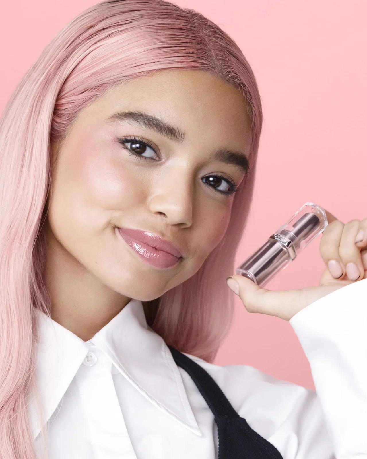 L’Oreal Paris niisutav huulepulk – kreemjas sära ja hooldus – kasutusnäide