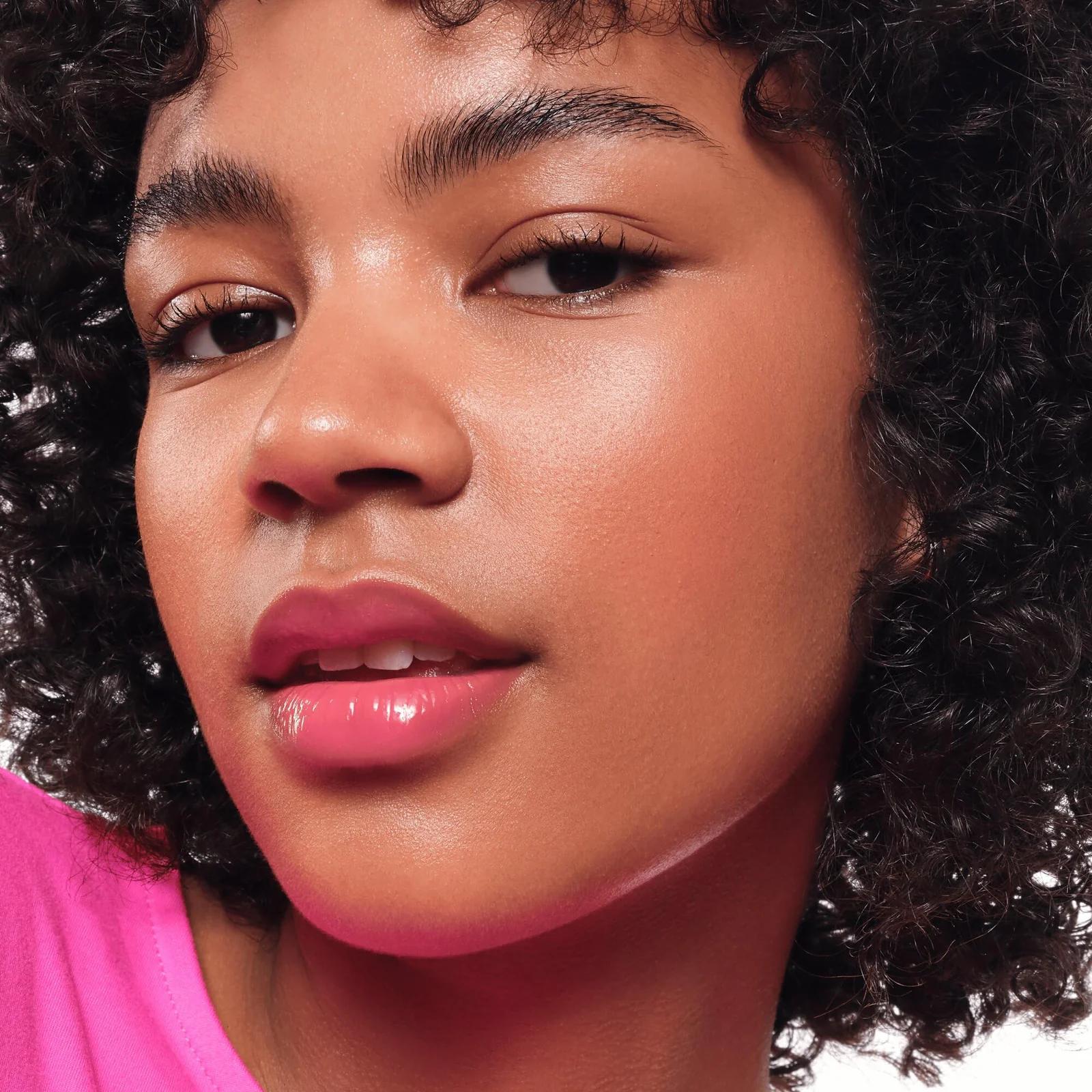 essence cosmetics helendav huuleläige – läbipaistev volüüm – pilt 7