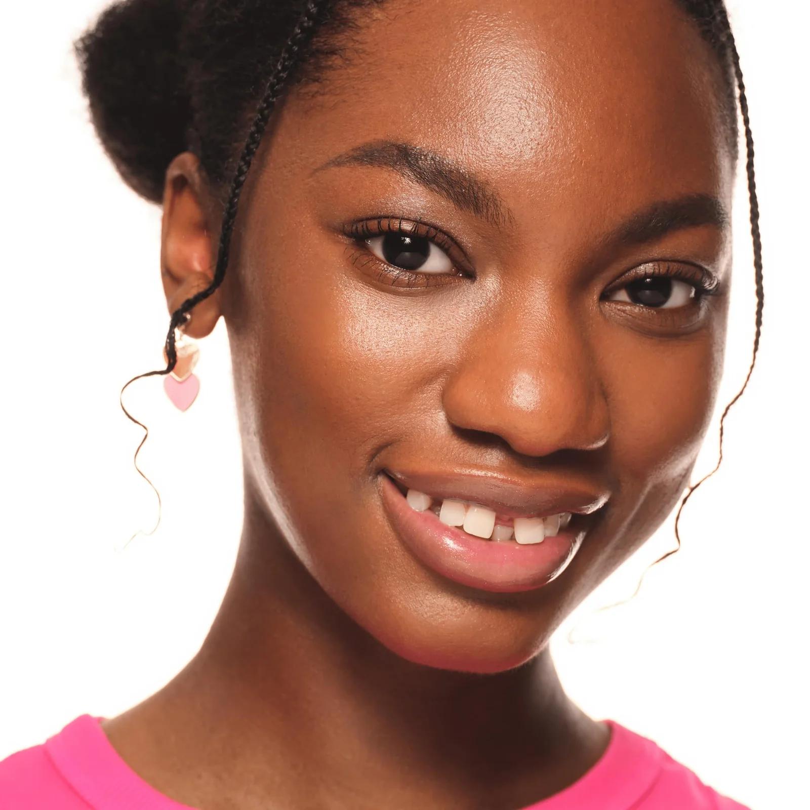 essence cosmetics sädelev huuleläige – kerge ja vegan – pilt 6