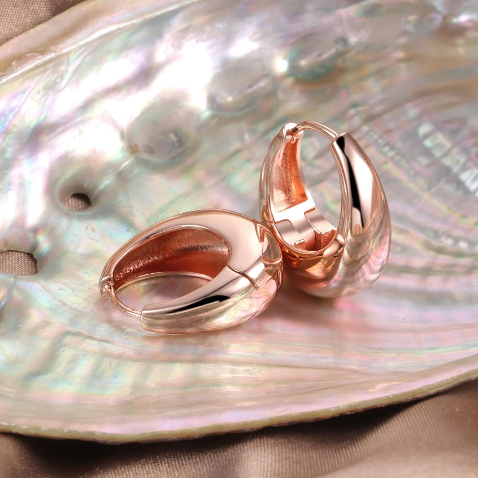 ASH’S CHOICE roosakuldsetest materjalidest mugavad creolenid – detailne vaade