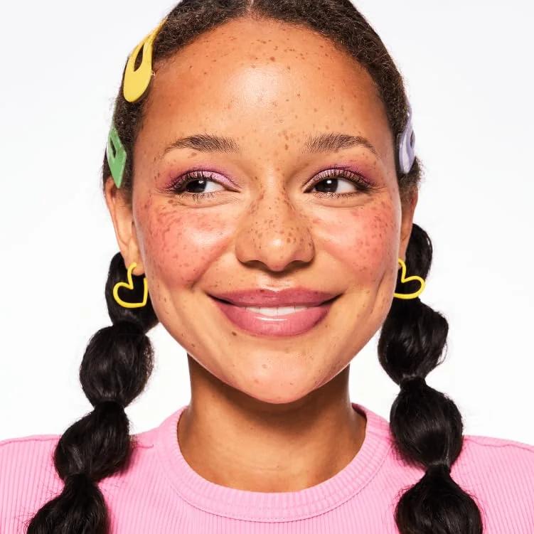 essence cosmetics niisutav huuleõli – õrn Midnight Berry sära – pakend ja tarvikud