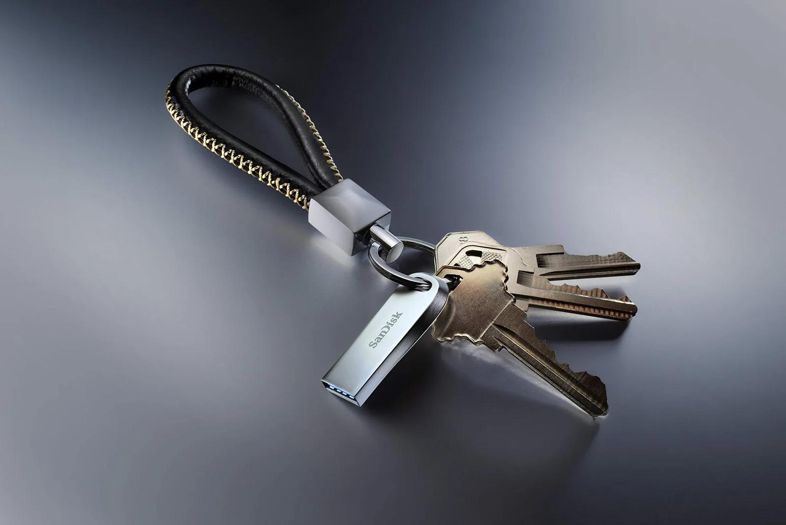 SanDisk elegantne metallist USB-mälupulk 64 GB — turvaline ja – kasutusnäide