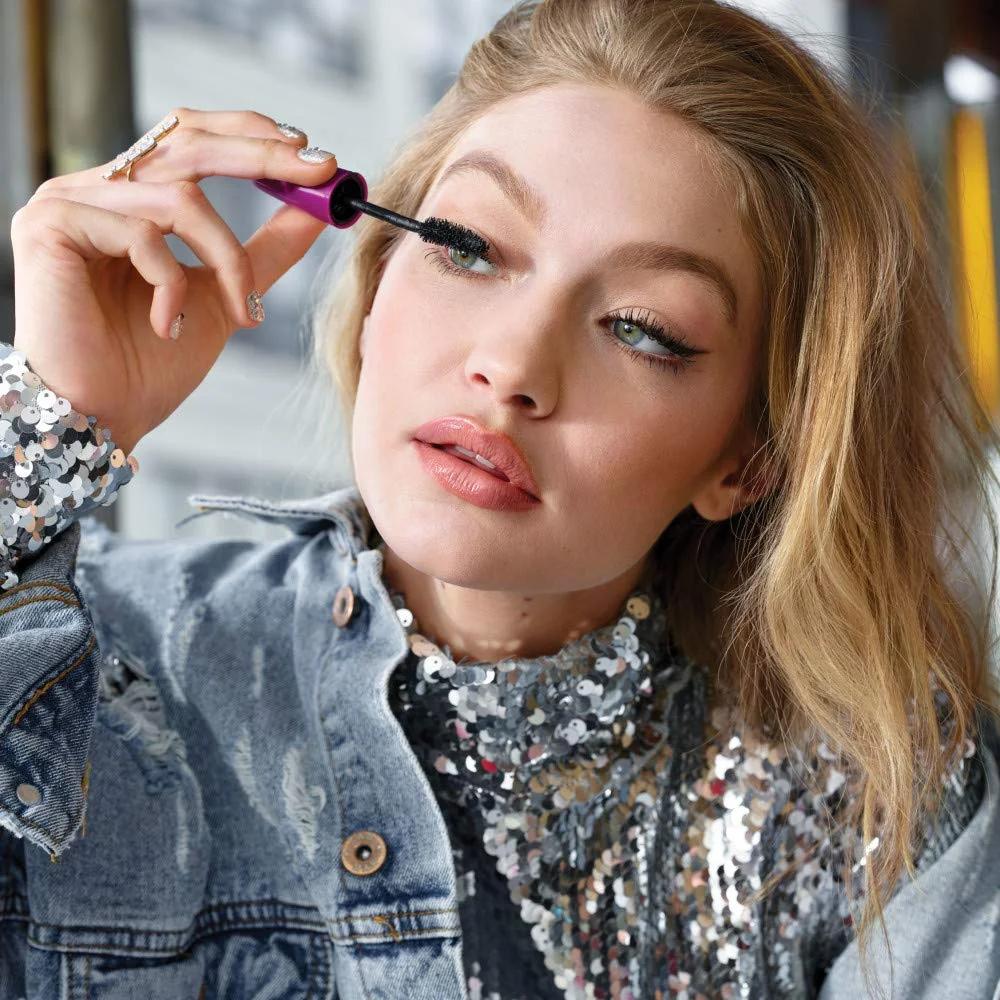 MAYBELLINE mahukas ripsmetušš Black Drama – kasutusnäide