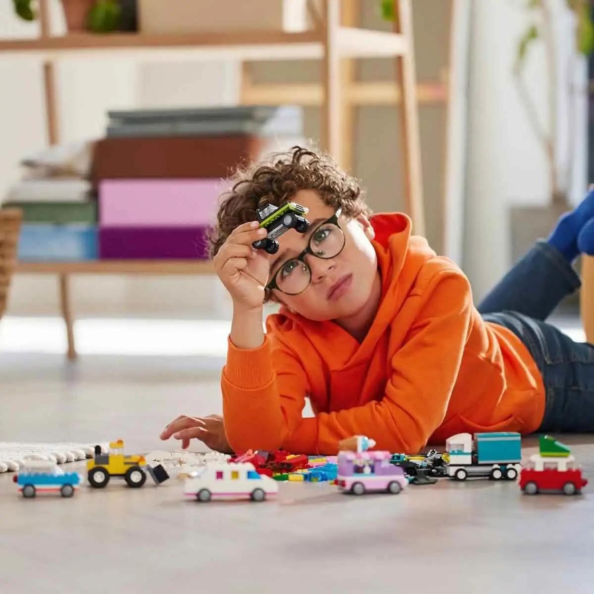 LEGO värvikas sõidukikomplekt – loov ehitusmäng 11036 – detailne vaade