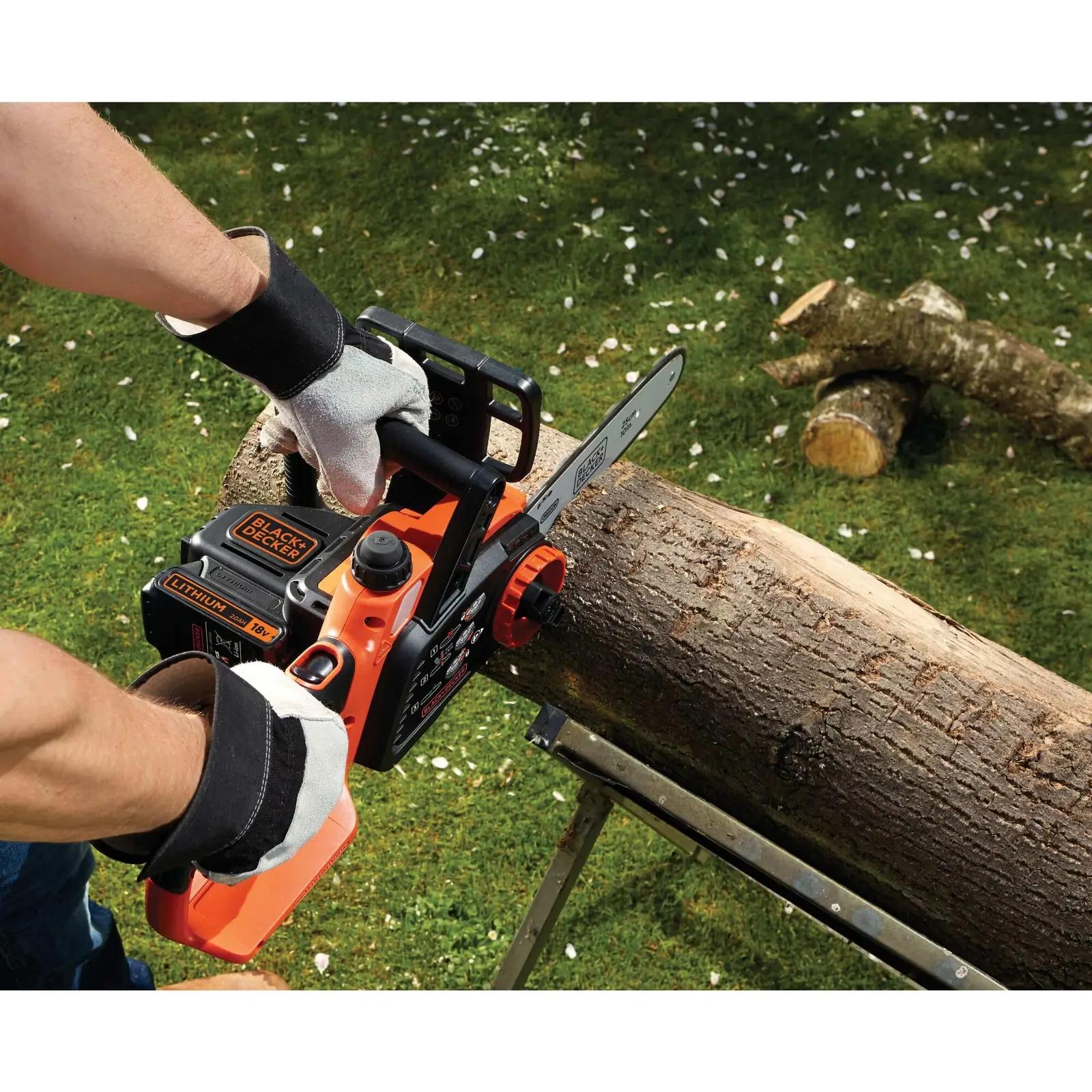 BLACK+DECKER kerge akukettas SAEGE 25 cm lõikamiseks aias – pakend ja tarvikud
