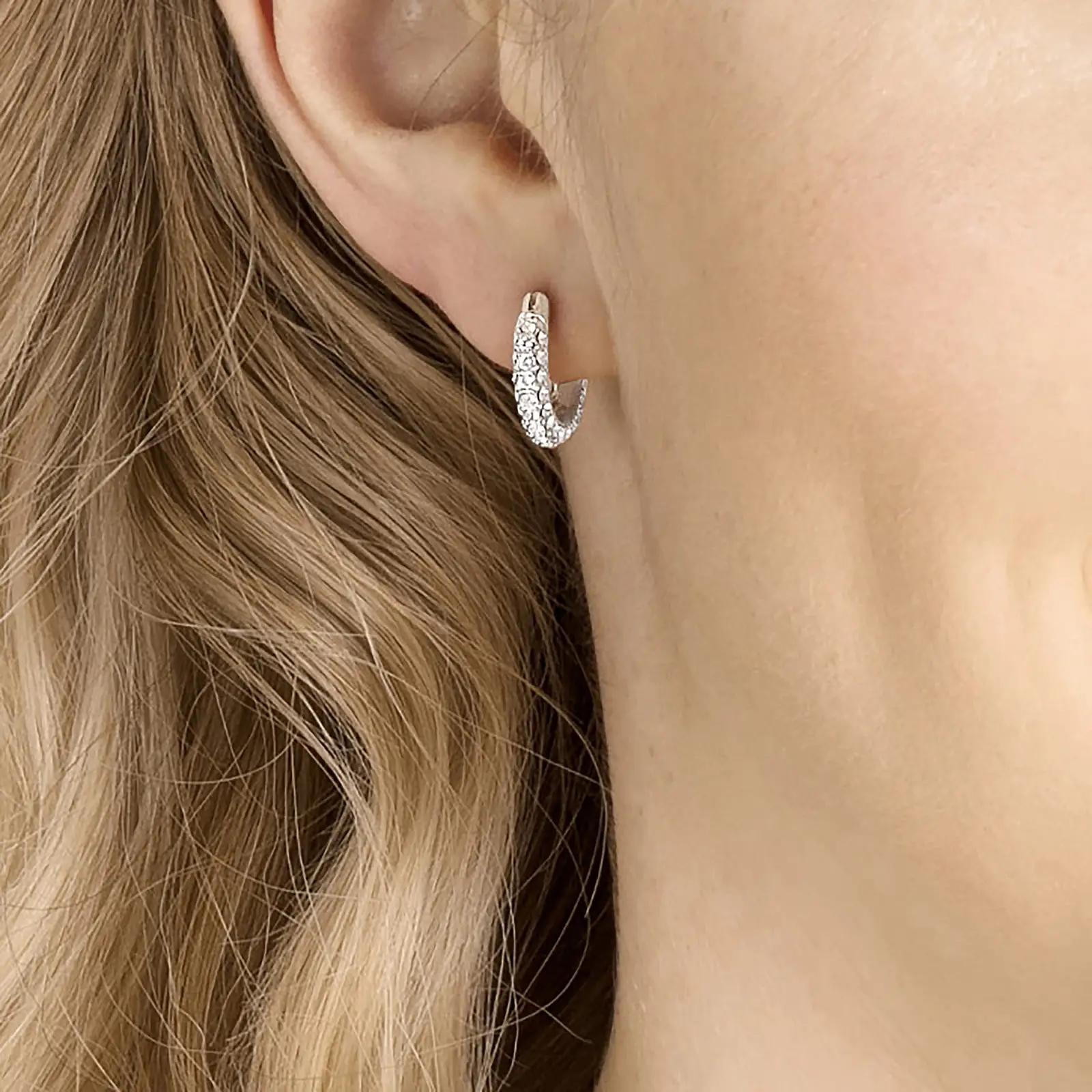 Swarovski särav kristall-kõrvarõngad — elegantne pavé disain – kasutusnäide