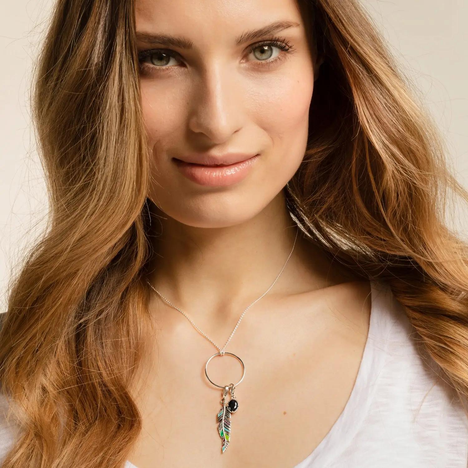 THOMAS SABO Y0034-340-7 charms ja pärlid – detailne lähivaade