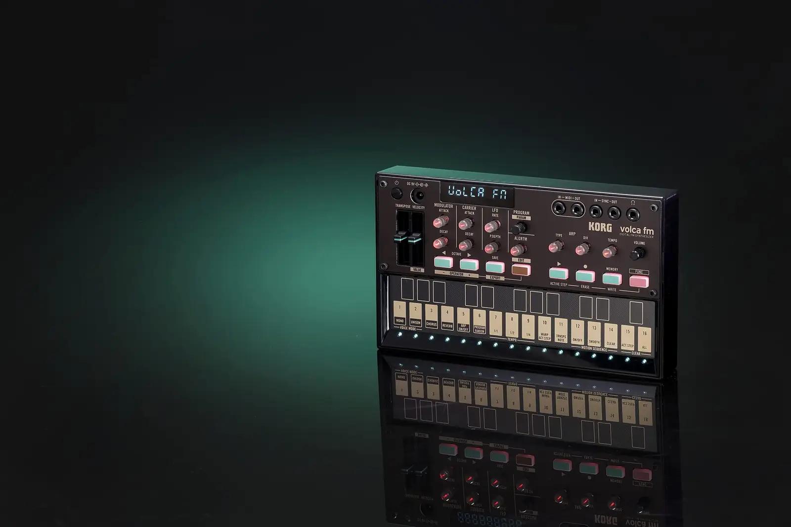 KORG kompaktsest plastikust lahe FM sünteiser — Volca FM2 – detailne vaade