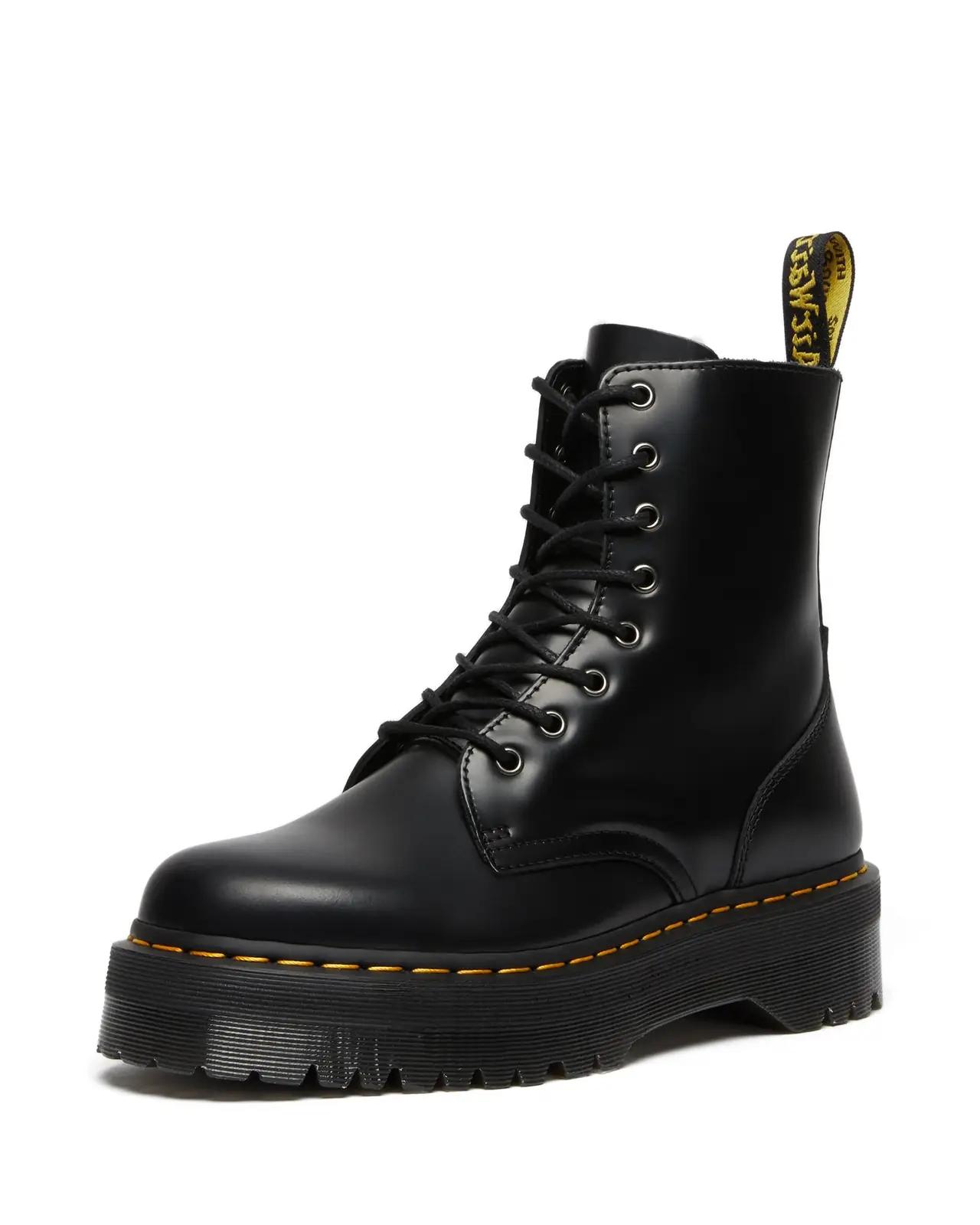 Dr. Martens nahast saapad lastele — tugev ja stiilne kingitus