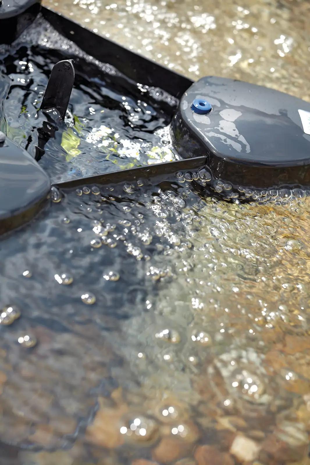 Oase kvaliteetne veepinna skimmer — SwimSkim 25 puhastuslahendus – kasutusnäide