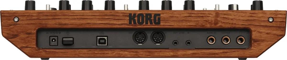 KORG monofoniline analoog-süntesaator — kompaktne puidust korpus – pakend ja tarvikud