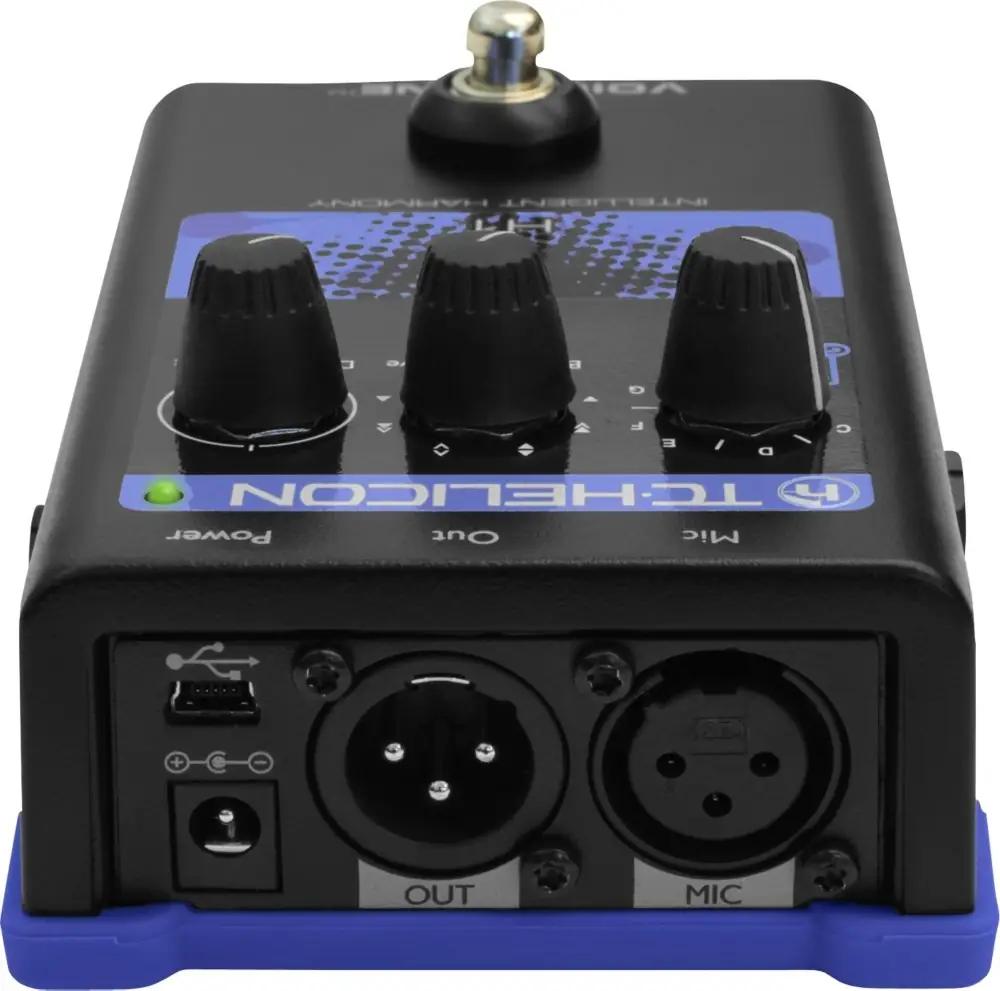 TC Helicon kõlav kuldne ripats‑stompbox lauluharmooniale – pakend ja tarvikud