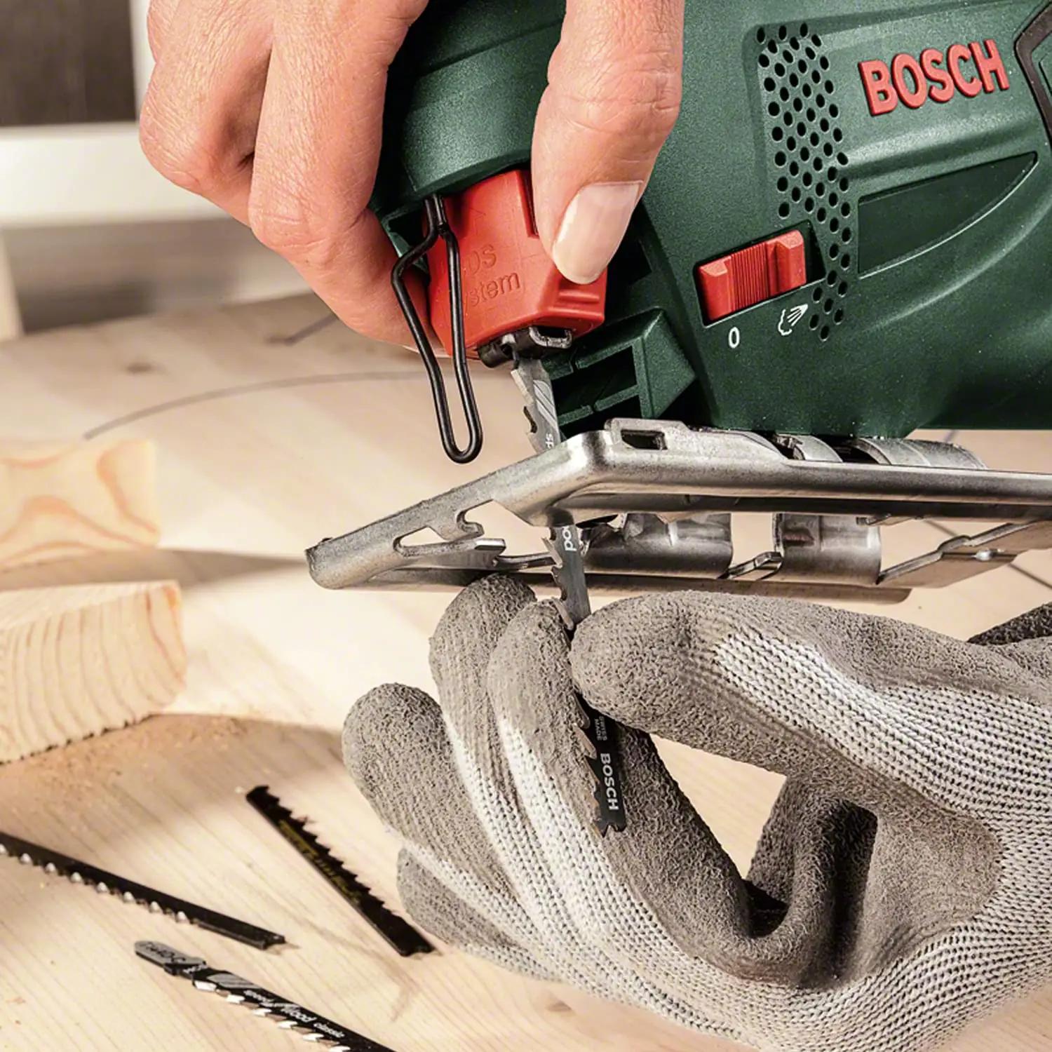 Bosch vastupidav piltlik saag – PST 700 E puidu lõikamiseks – pakend ja tarvikud