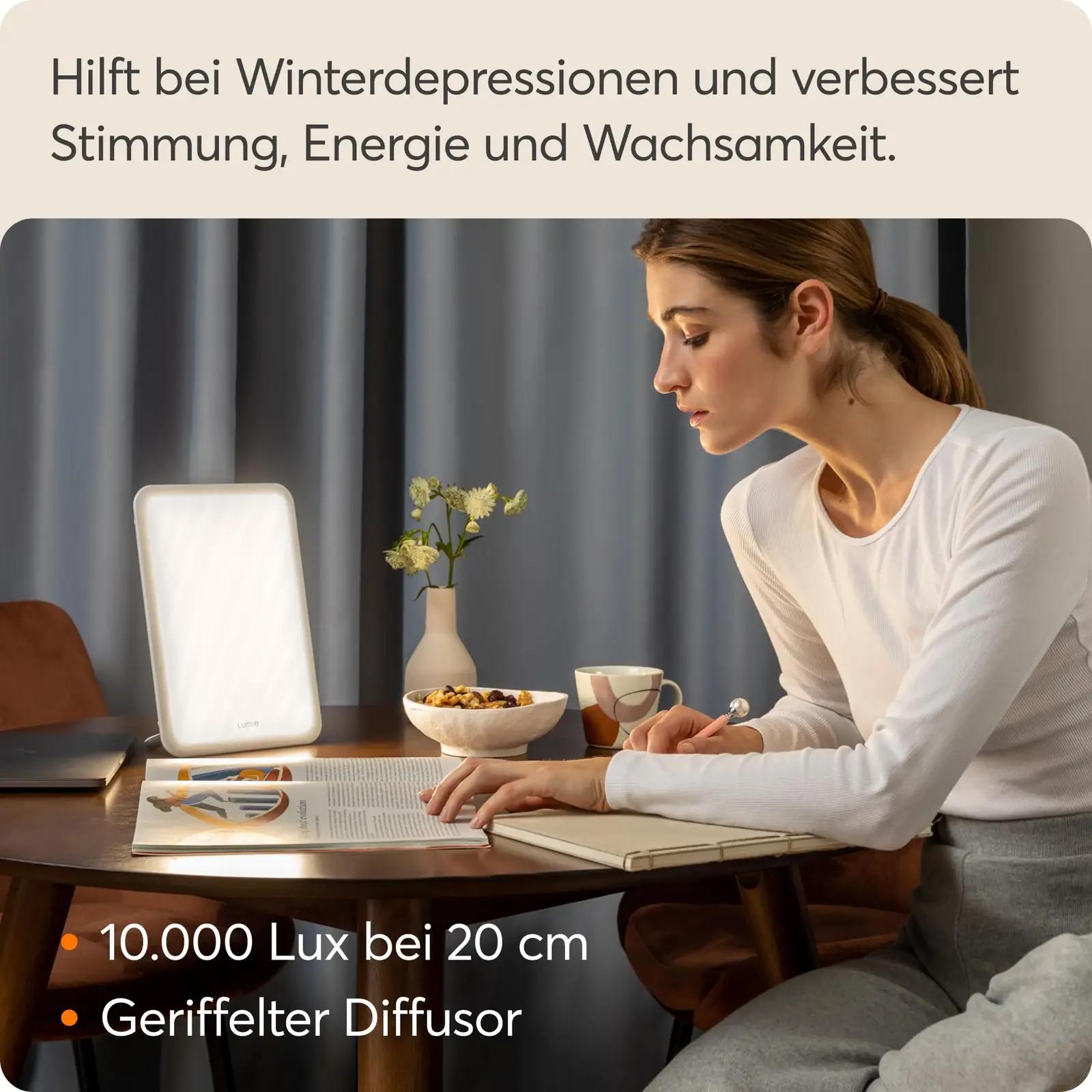 Lumie Vitamin L valge LED päevavalguslamp – kompaktne heaoluabi – kasutusnäide