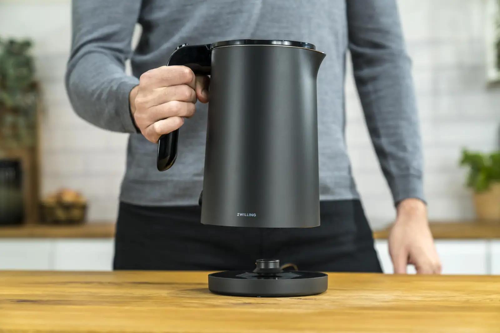 ZWILLING roostevaba veekeetja 1,0 l — kompaktne ja kiire – pakend ja tarvikud