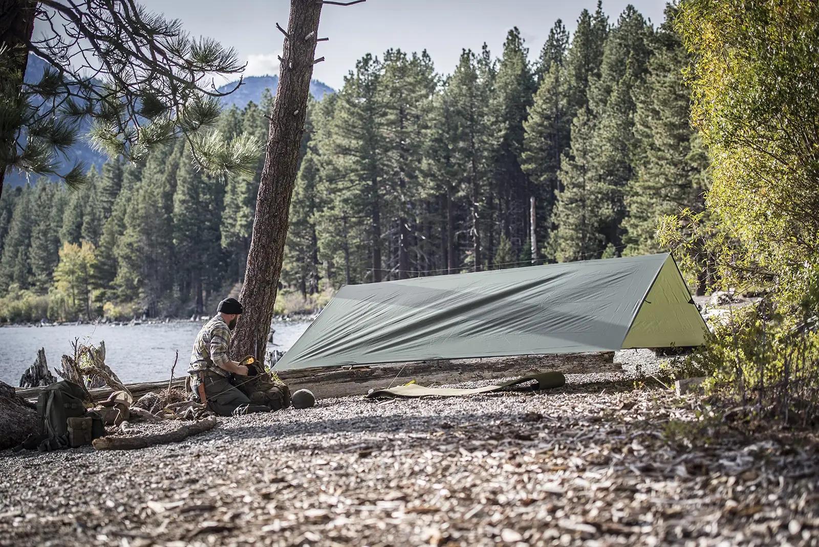 Helikon-Tex camouflage-supertarp – vastupidav bushcraft-kate – pakend ja tarvikud