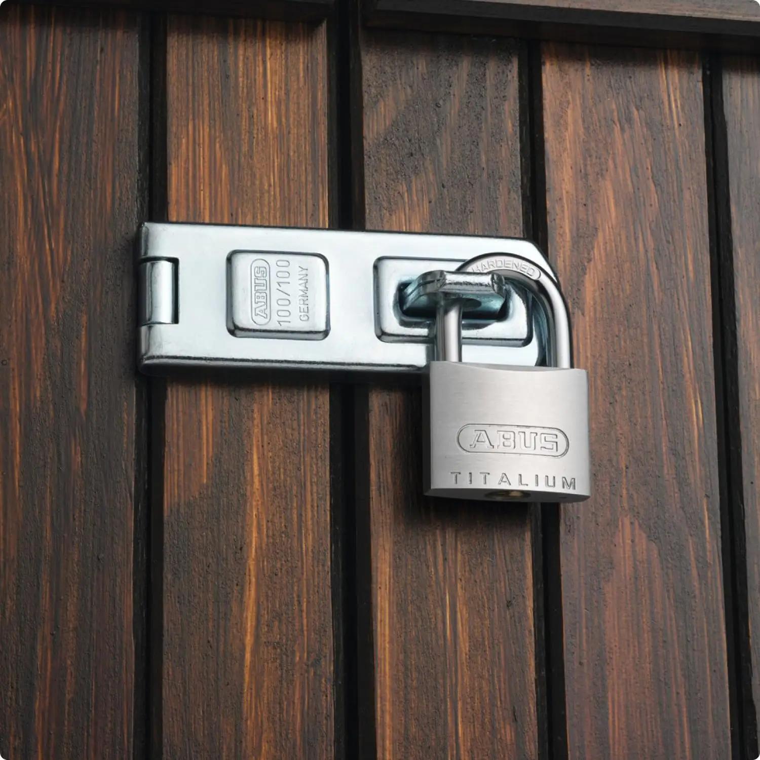 ABUS Titalium 4-osaline kaitsev ripats charm — kergest – lisavaade