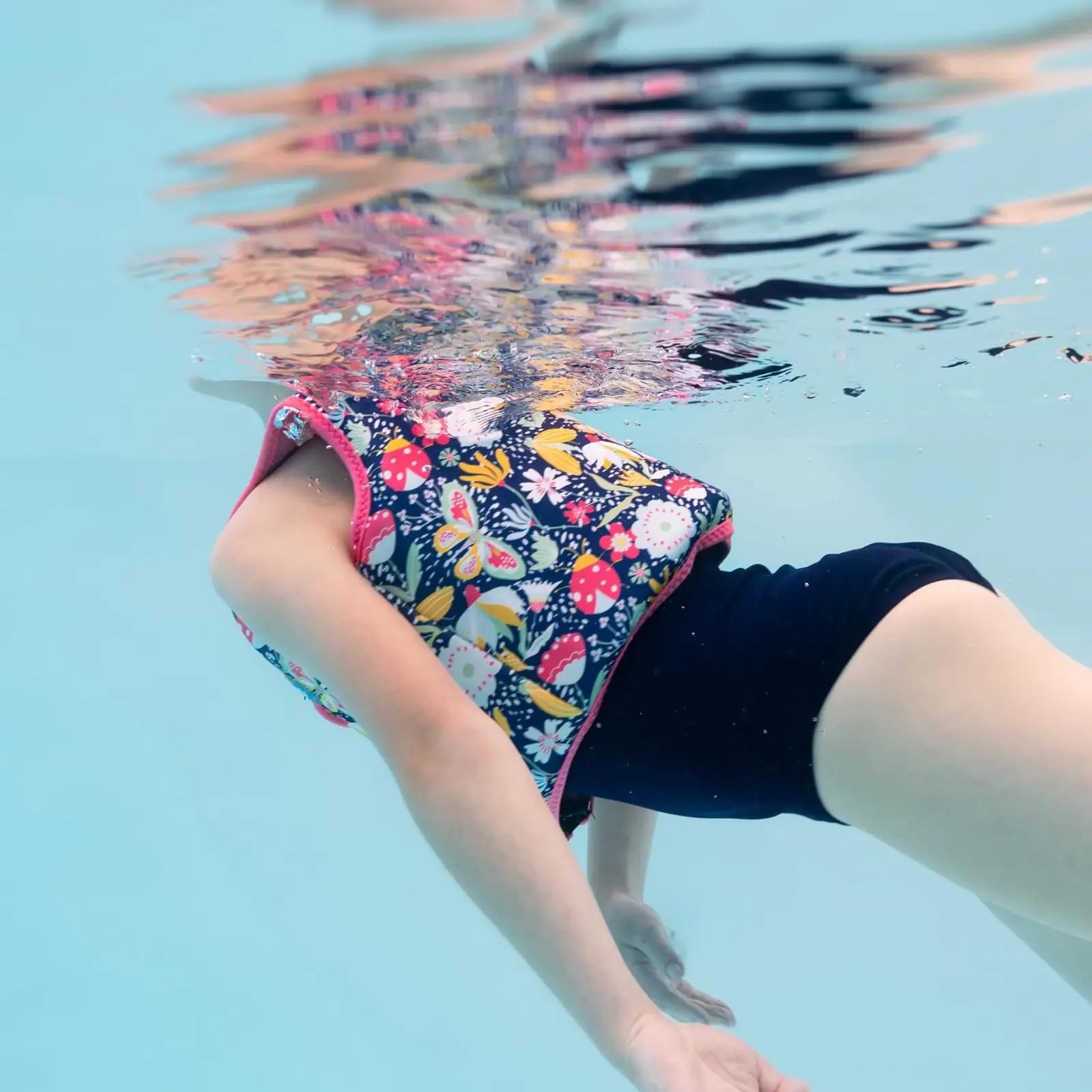 Splash About neopreenist ujumisvest lastele – Ladybird, SVLB2 – kasutusnäide