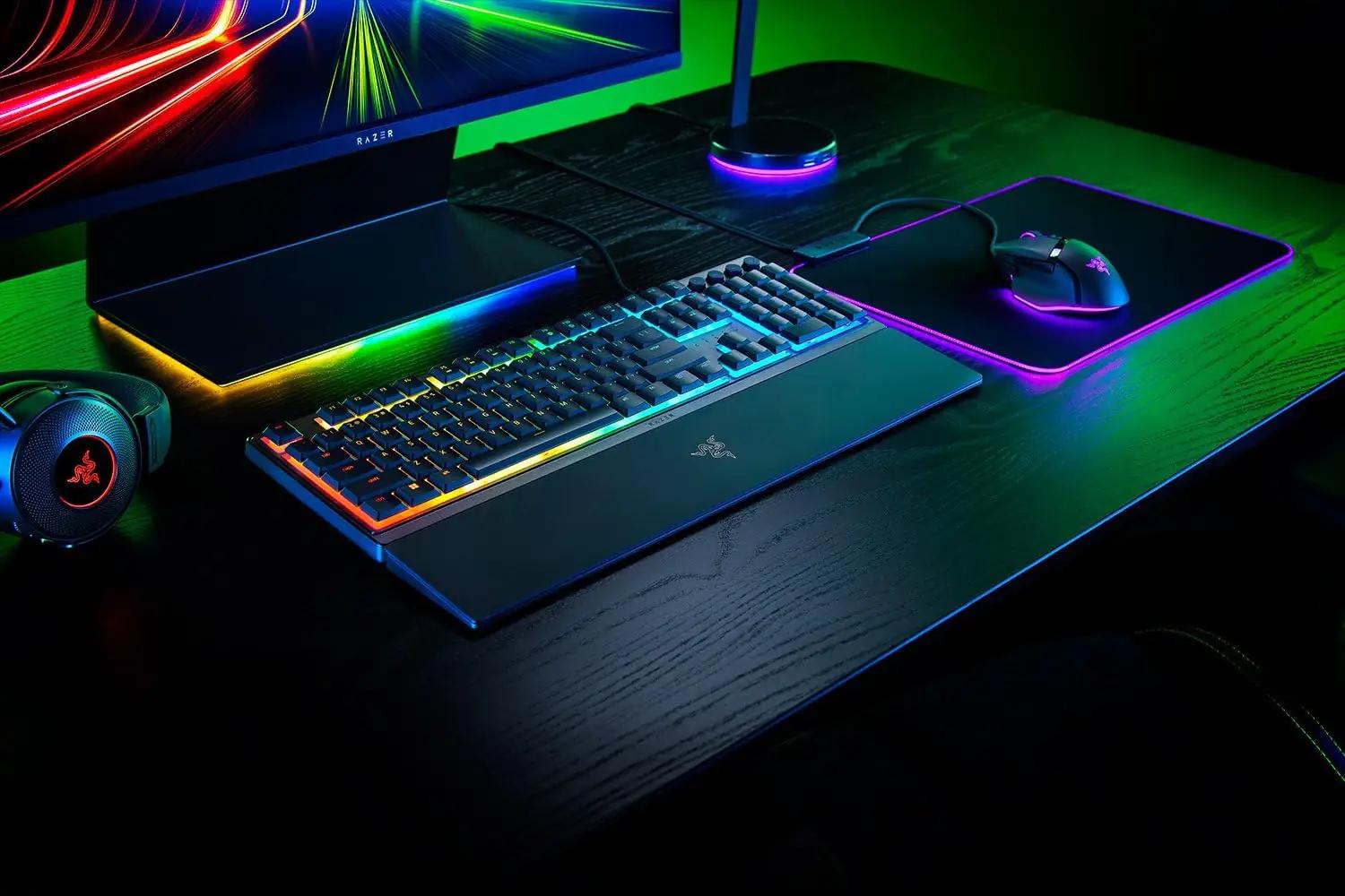 Razer stiilne mänguriketastik pehme käetoe ja RGB-iga – lisavaade