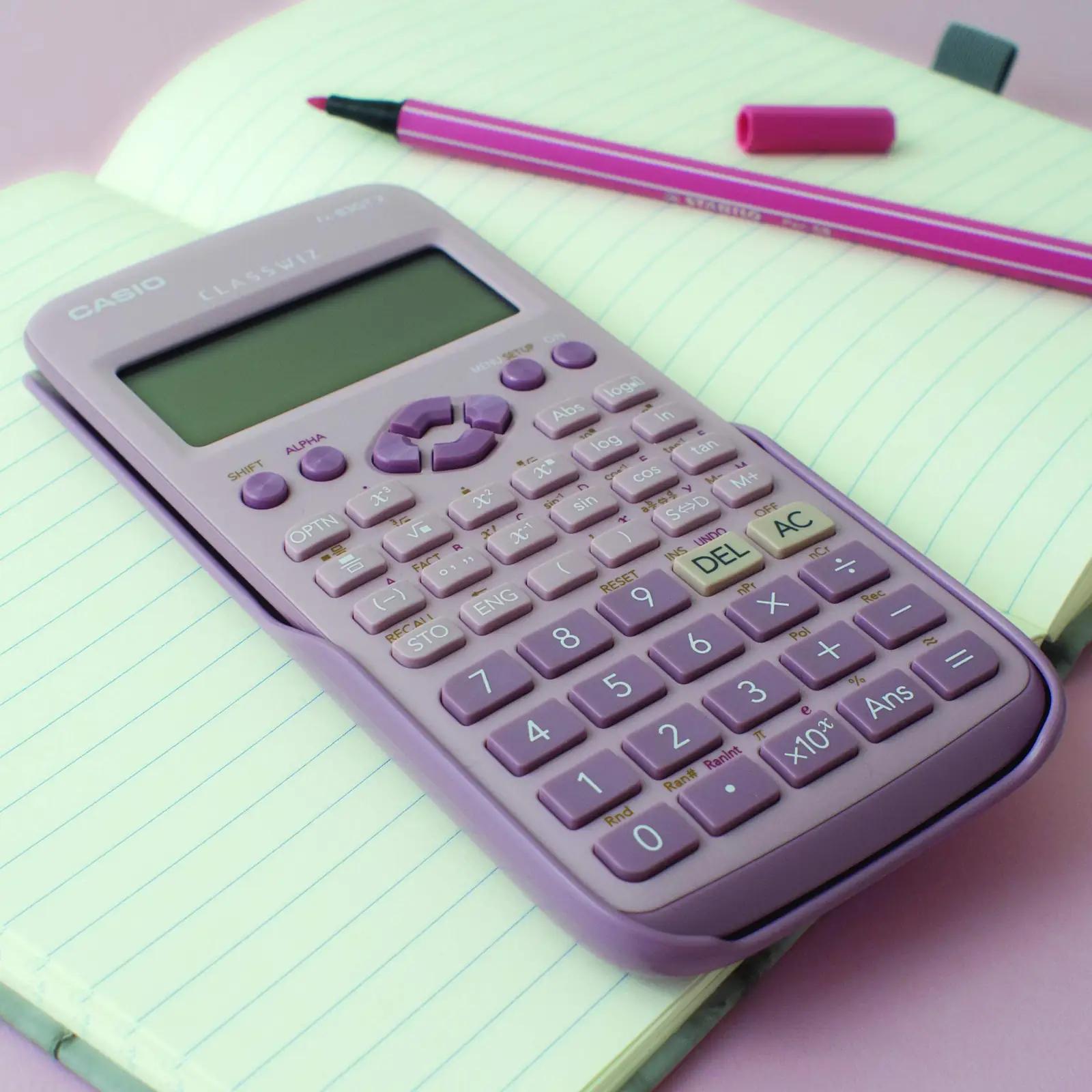 Casio fx-83GTX-DP teaduslikud kalkulaatorid – detailne lähivaade