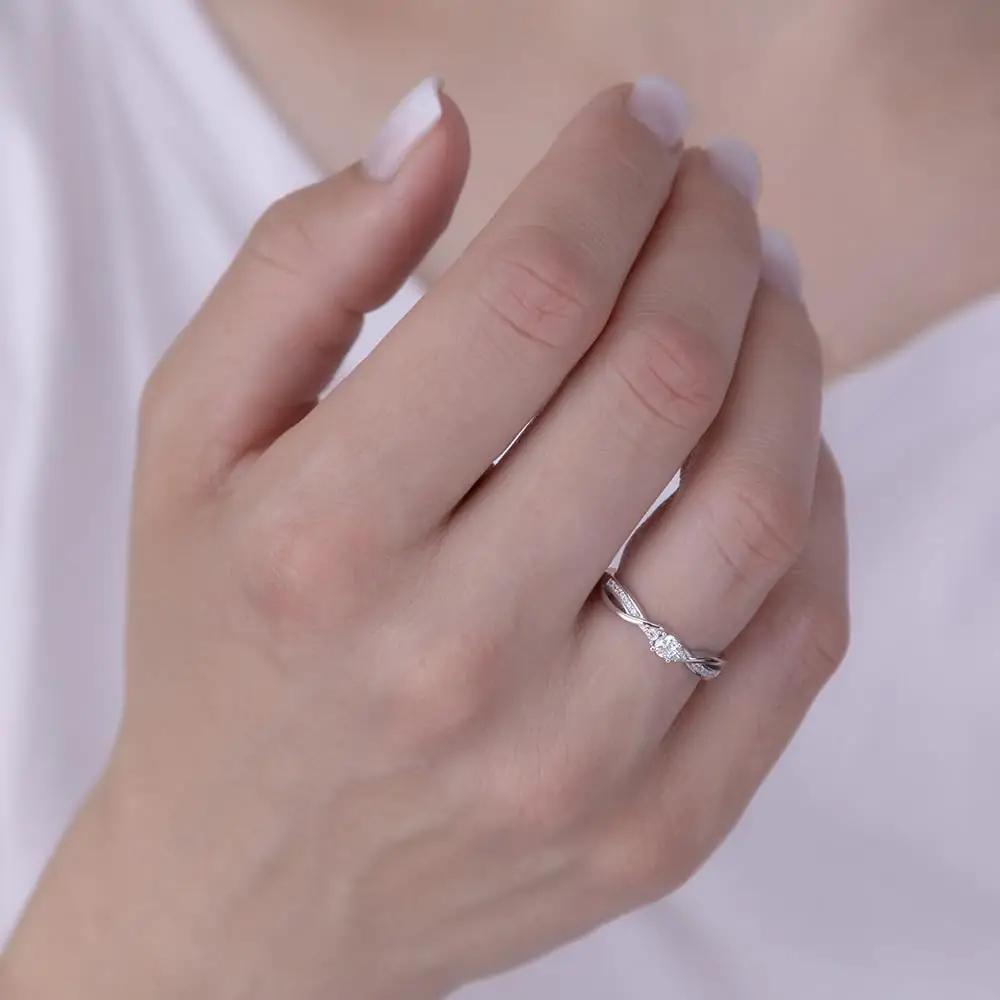 SILVEGO hõbedane kihlasõrmus Swarovski tsirkooniga — elegantne – pakend ja tarvikud