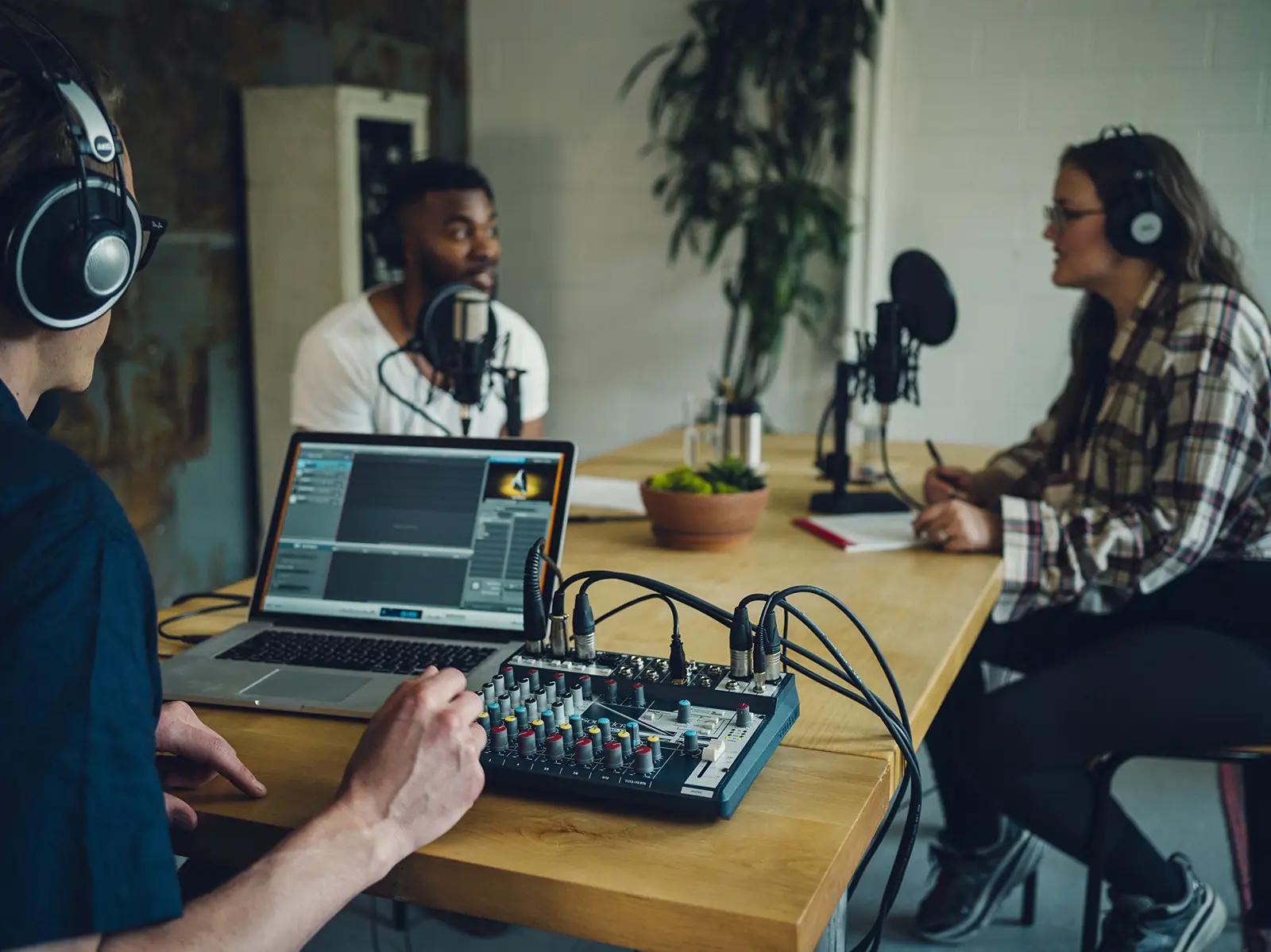 Soundcraft segaja Notepad 12 FX — kompaktne stuudiopõhine – detailne vaade