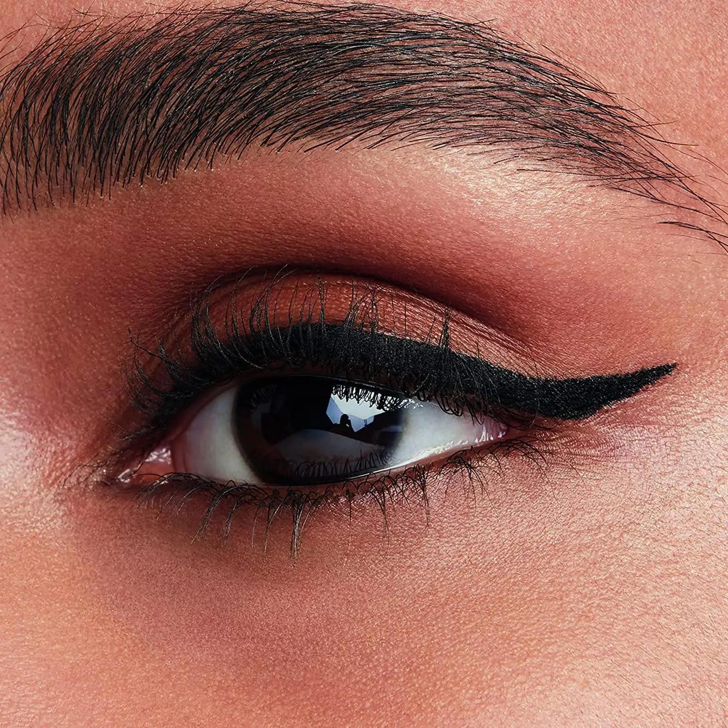 MAYBELLINE täpne vedel-lainer — 701 Matte Black, püsiv viimistlus – pakend ja tarvikud
