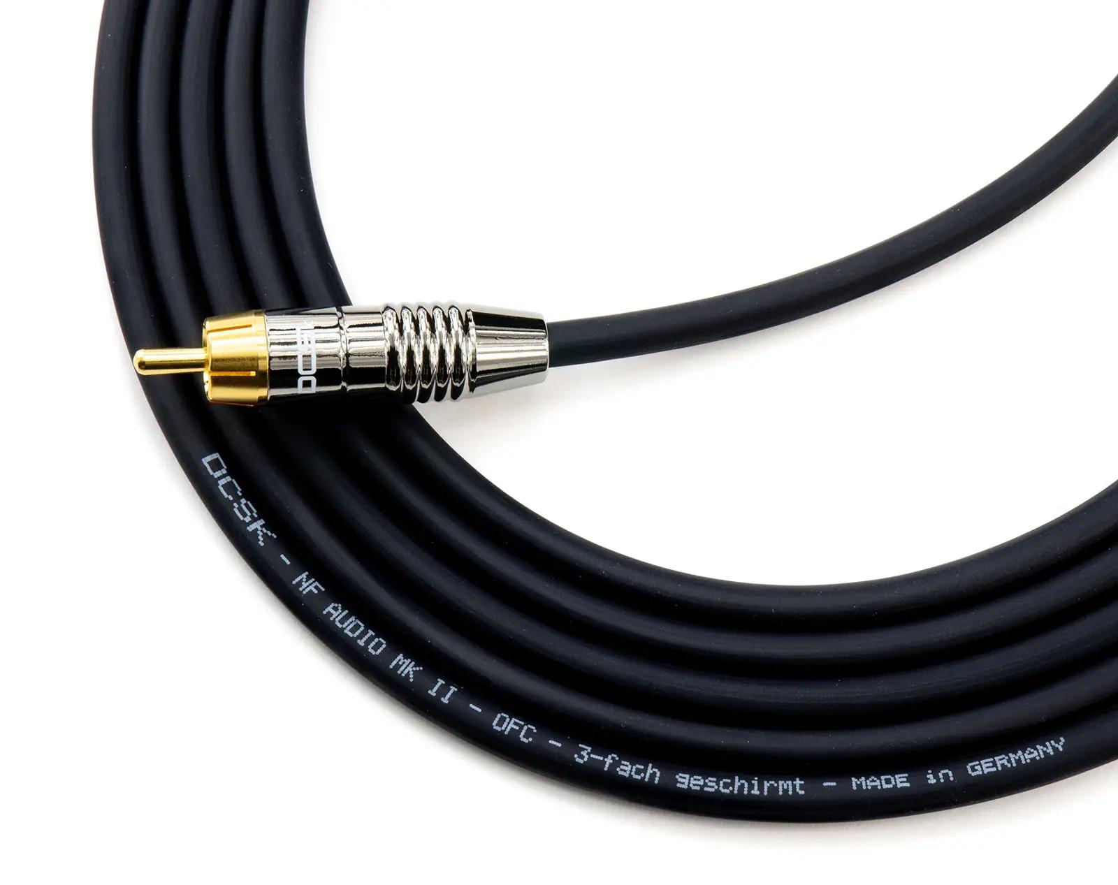 DCSk subwoofer-kaabel 15 m — kulditud kontaktid ja tugev kaitse – kasutusnäide