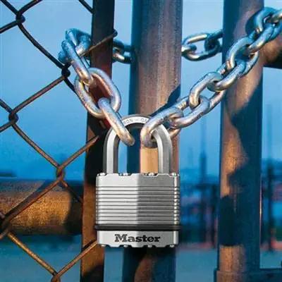 Master Lock vastupidav laminaatterasest külgklõps-lukk 2-pack – detailne vaade