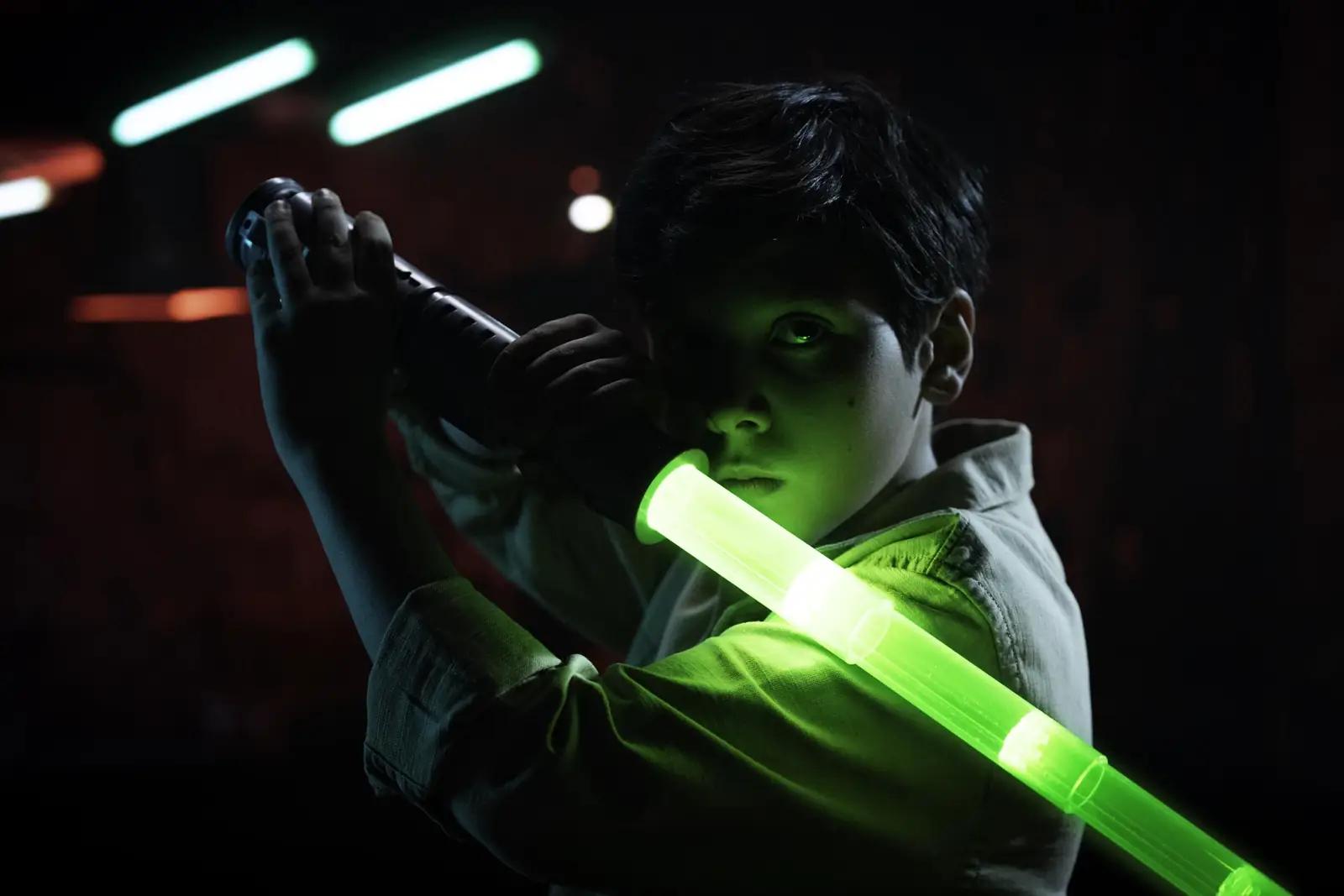 Power Saber rohelise plastikust lasersulgur – detailne vaade
