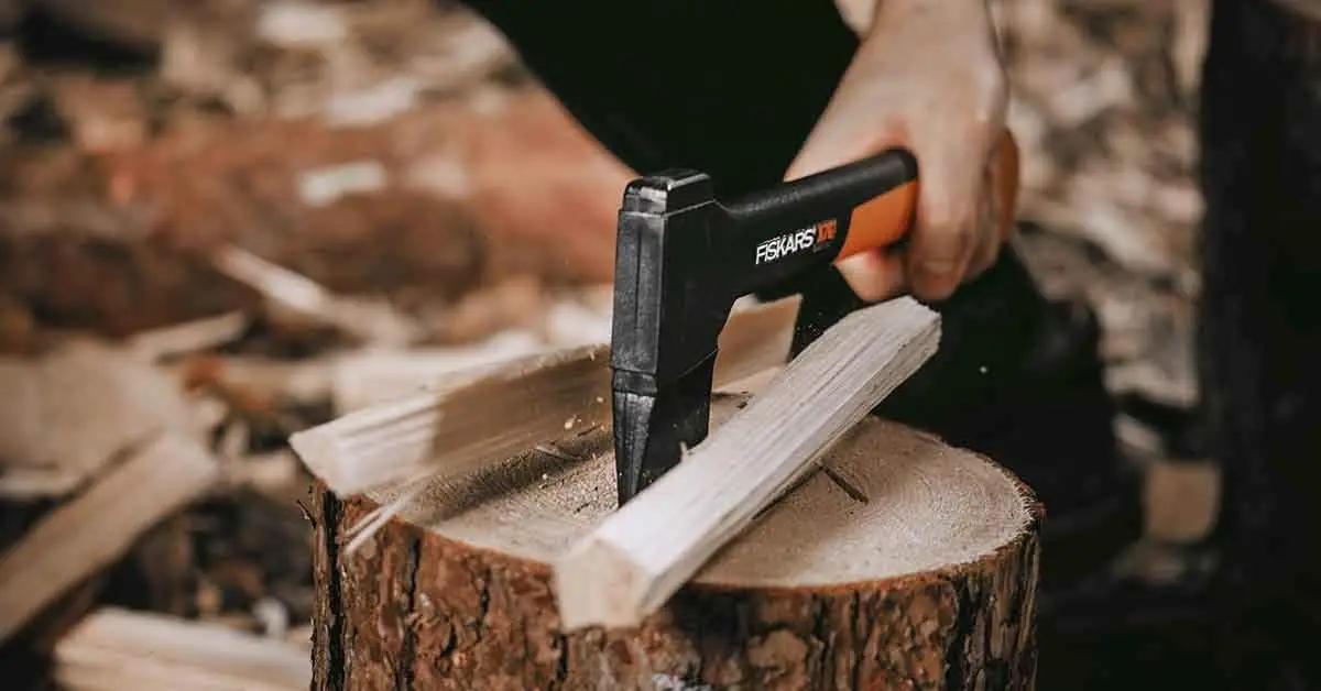 Fiskars vastupidav universaalkirves X7 koos teritajaga – pilt 9