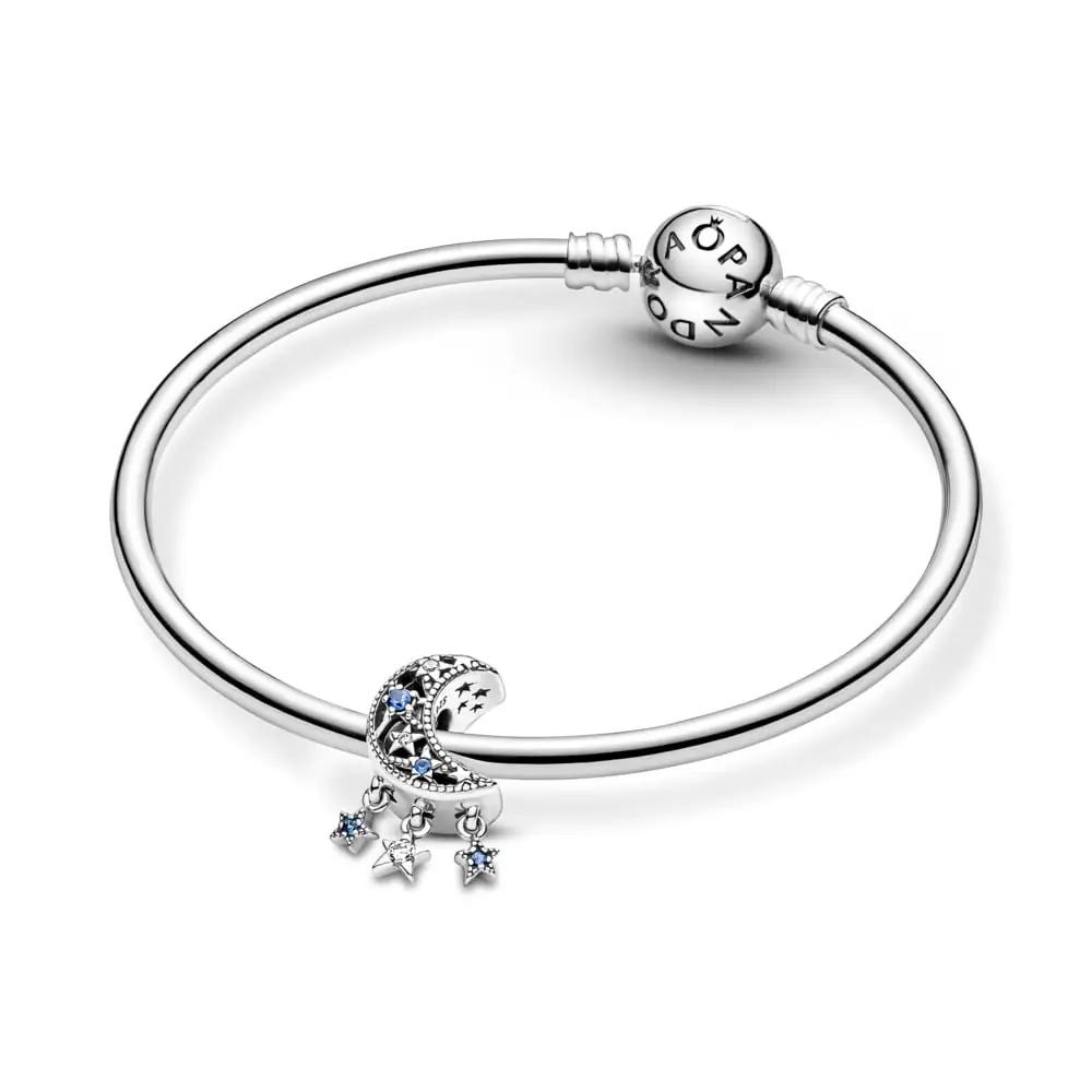 PANDORA hõbedane tähe- ja kuu charm — elegantne kingiidee – kasutusnäide