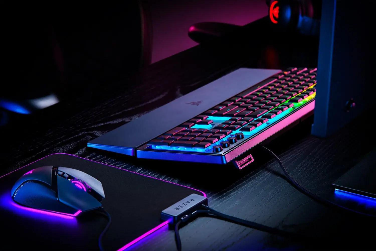 Razer stiilne mänguriketastik pehme käetoe ja RGB-iga – pakend ja tarvikud