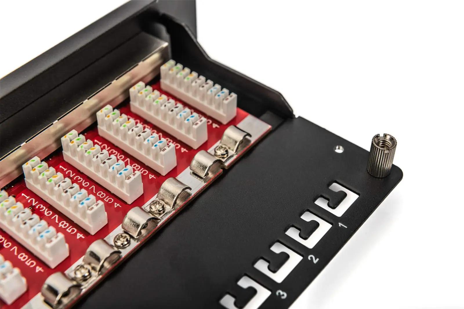 DIGITUS metallist Cat6A patchpanel — 12 pordi rack-mount – lisavaade