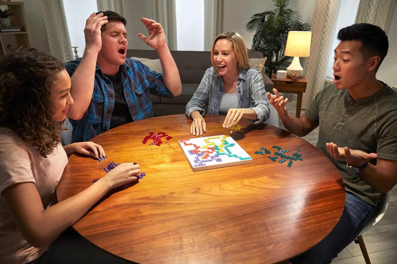 Mattel Games Blokus — värvikas pere strateegiamäng kingituseks – detailne vaade