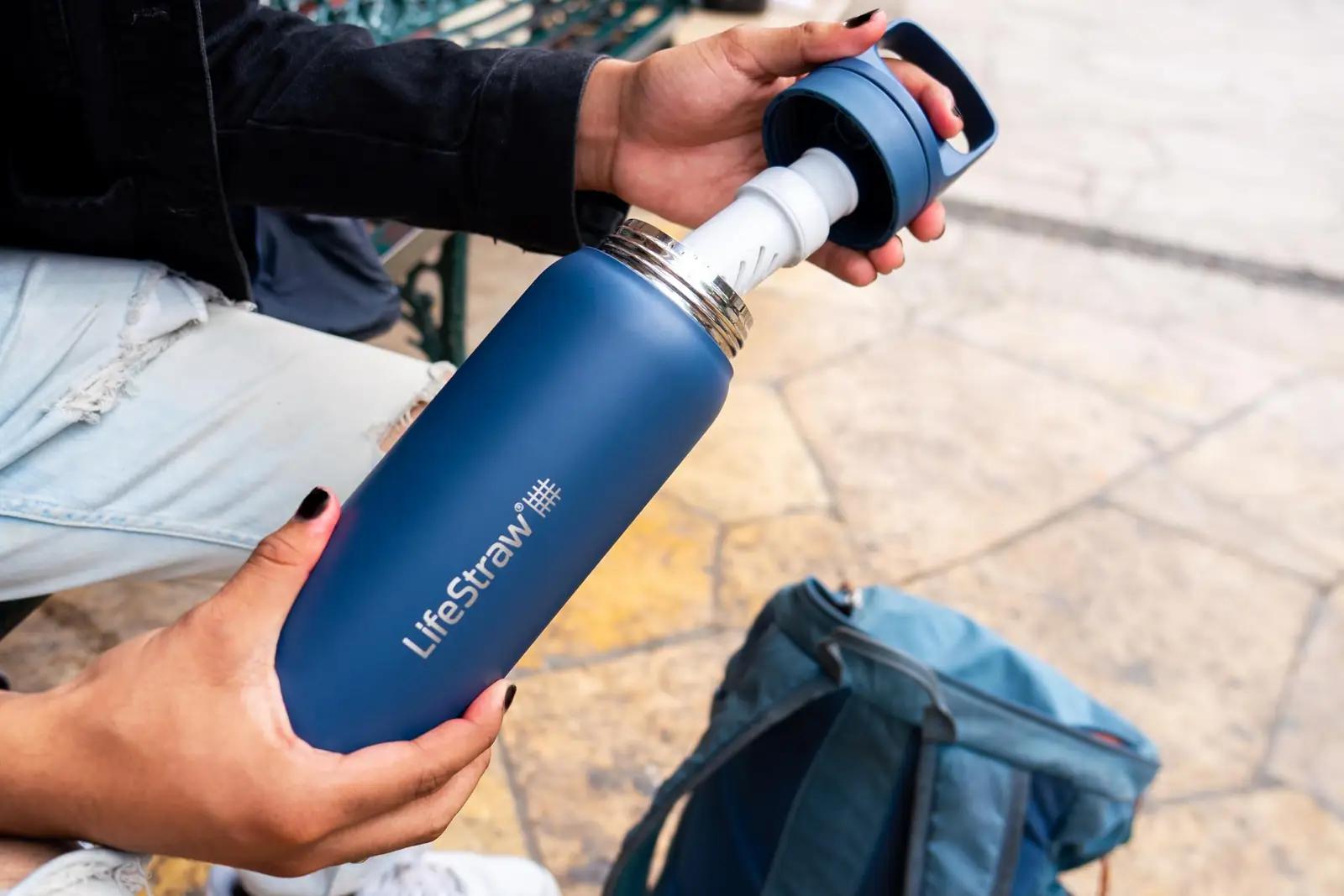 LifeStraw isoleeritud roostevaba joogipudel 700 ml – kasutusnäide
