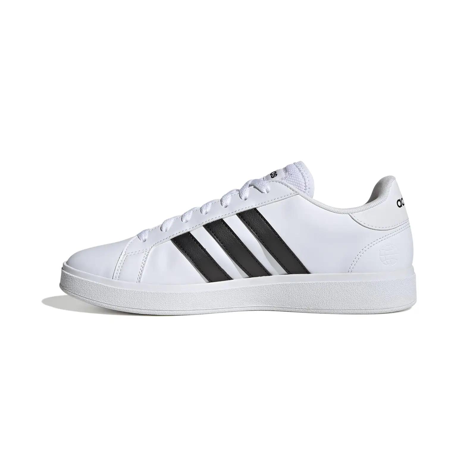 adidas stiilsed ja vastupidavad Grand Court tossud – mugav sport