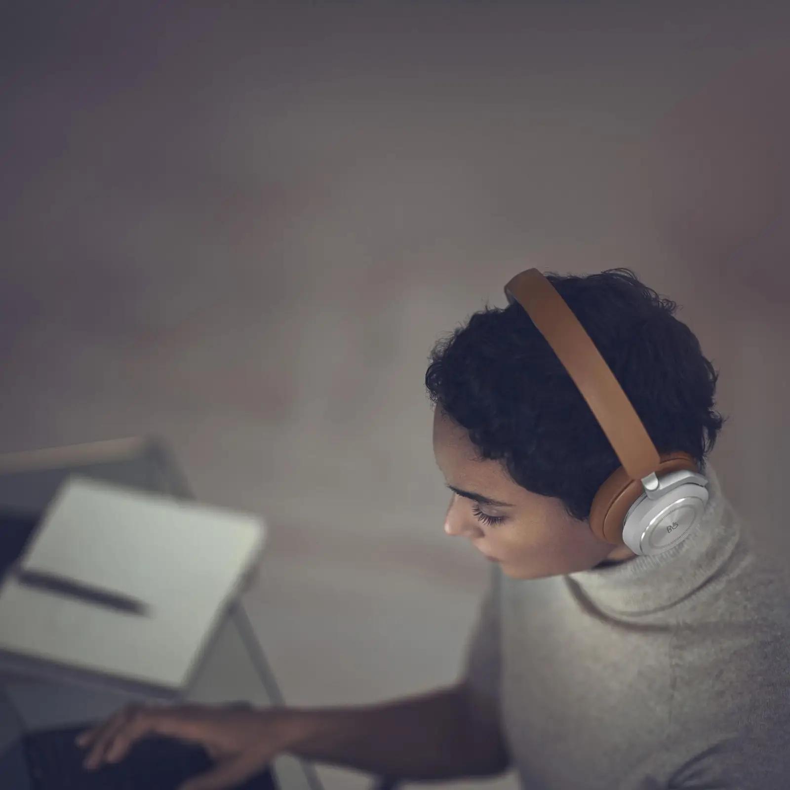 Bang & Olufsen Beoplay HX — premium-materjaliga mugav kõrvakate – pilt 6