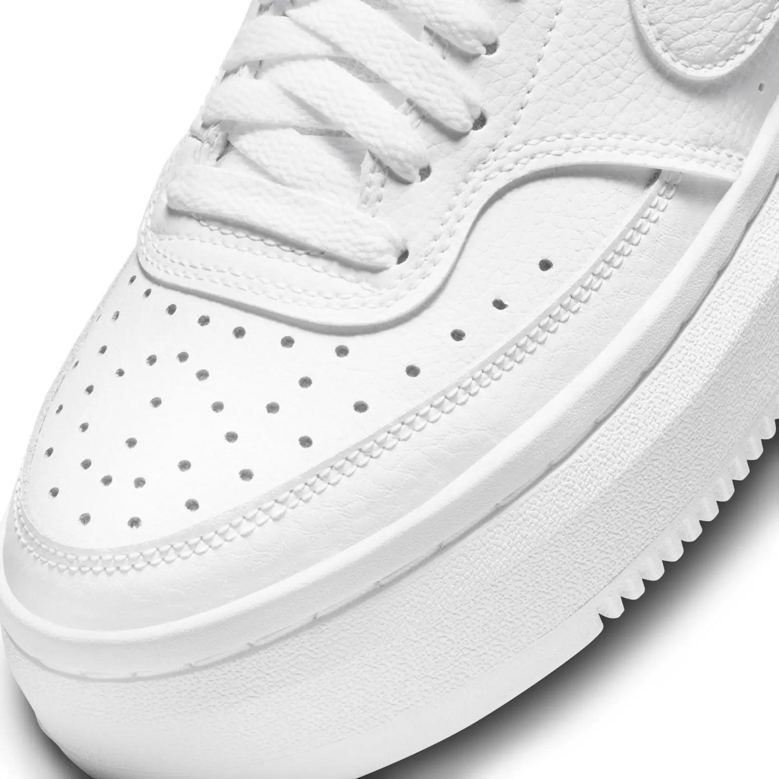 NIKE nahast vabaajajalats — mugav ja stiilne valge – kasutusnäide