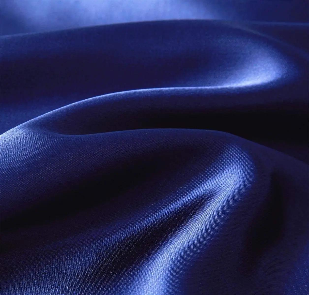 YASMENG satiinist voodipesu 140×200 cm — pehme ja siidine – kasutusnäide