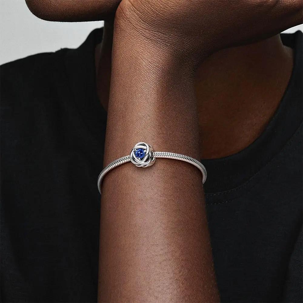 PANDORA sterling-hõbe ripats charm siniste kristallidega – kasutusnäide