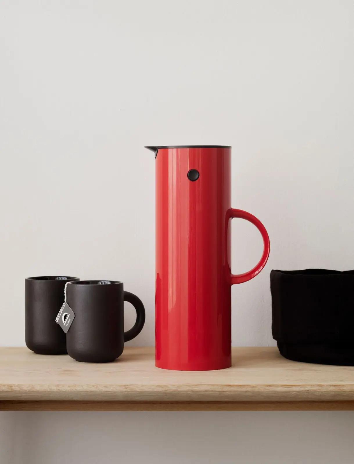 Stelton punane termoskann 1 l – vintage stiil ja isolatsioon – detailne vaade