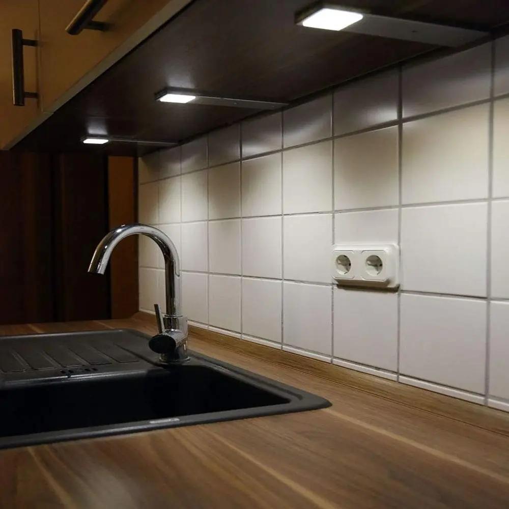 ACCE LED-valgusti köögi kapile — soe valge, 3-osaline komplekt – pakend ja tarvikud