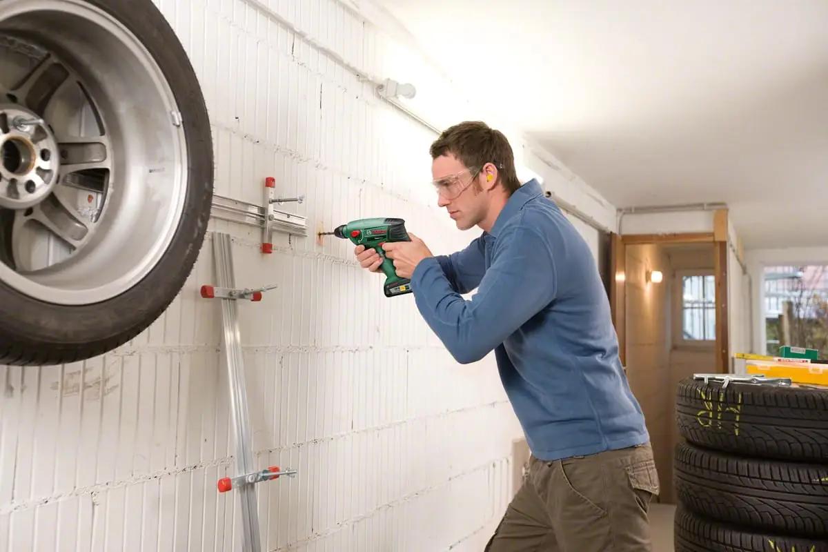 Bosch tugev metallist aku-puurvasar UneoMaxx – pakend ja tarvikud