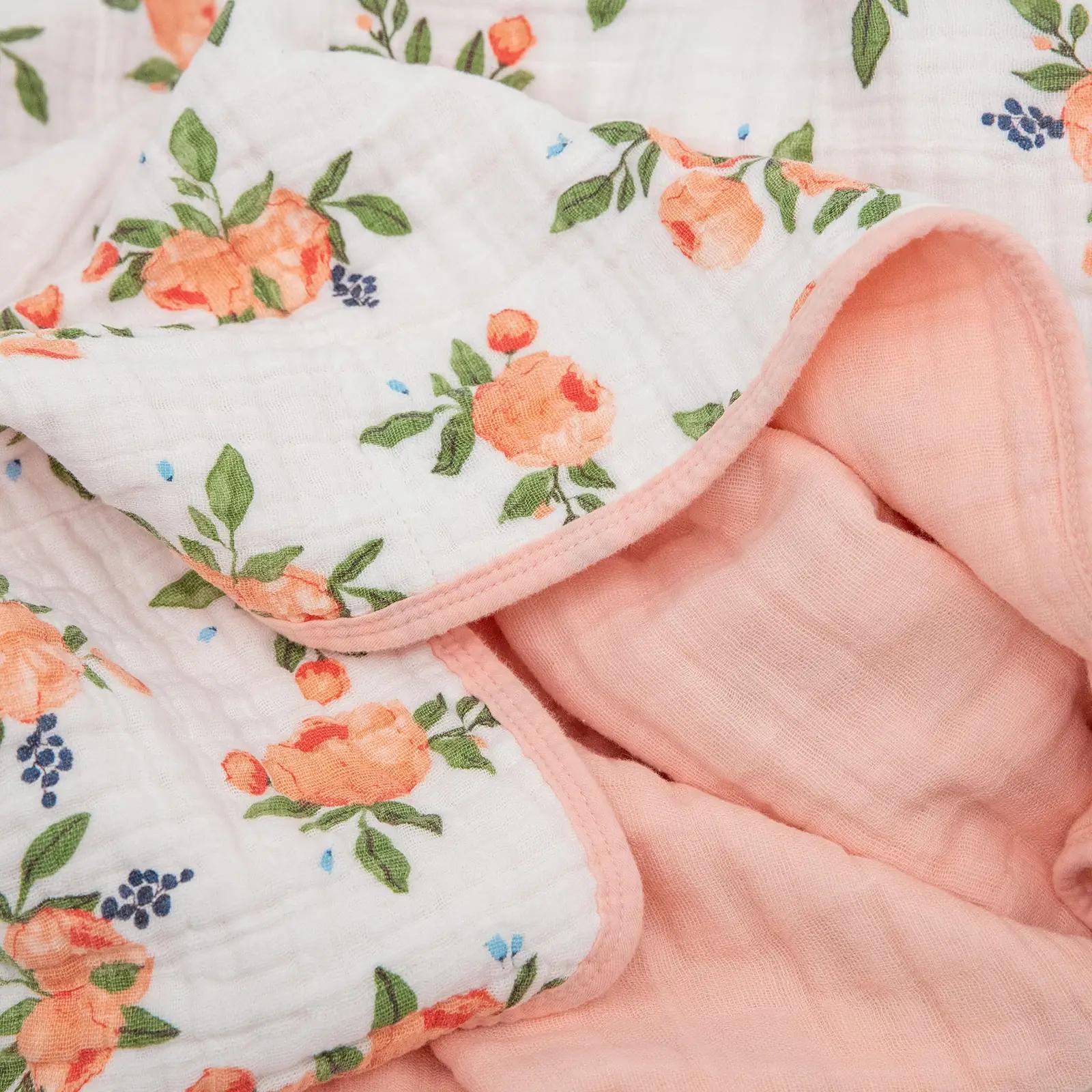 Little Unicorn puuvillane musliintekk – romantiline roosiprint – kasutusnäide