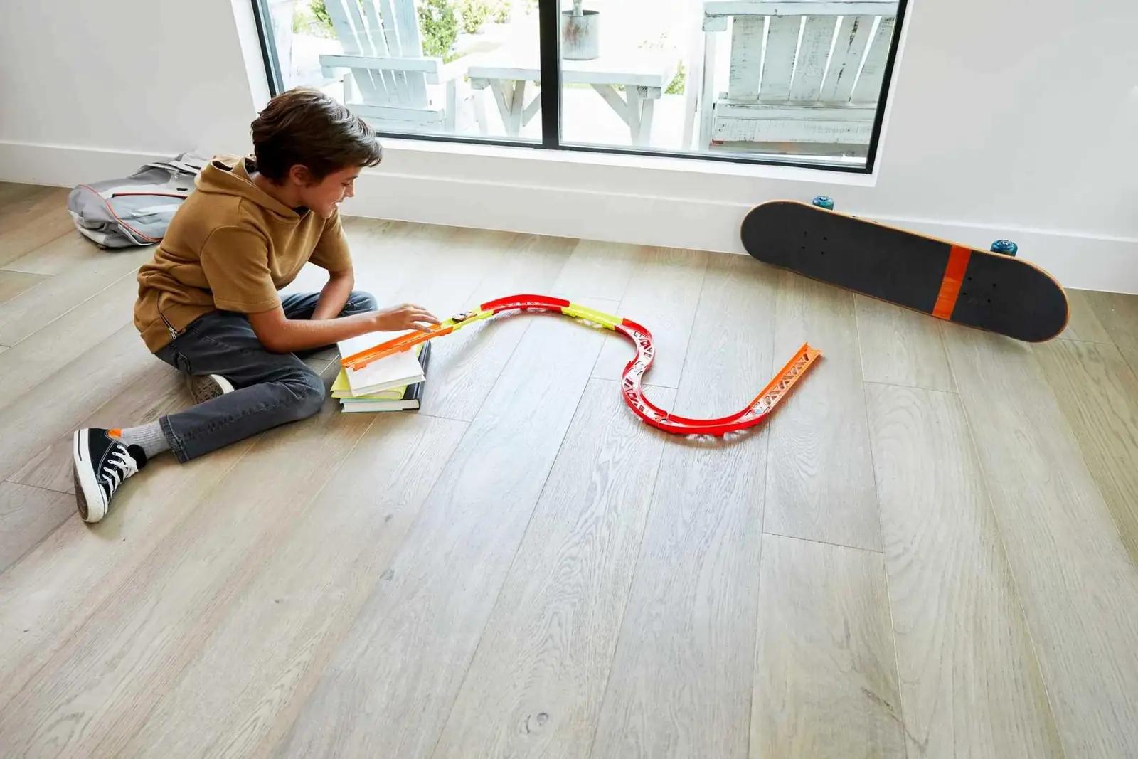 Hot Wheels tugevast plastikust kurvisett — kingitus lastele – detailne vaade