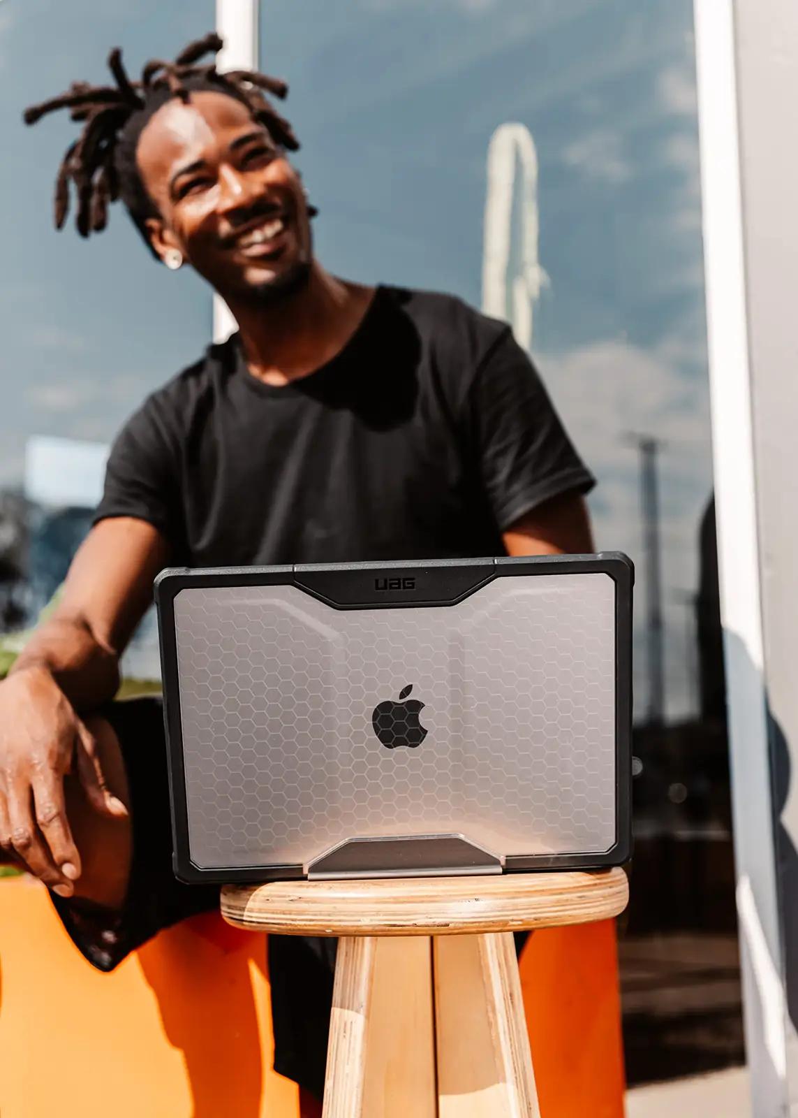URBAN ARMOR GEAR vastupidav kaitsekest MacBook Air 13″ – lisavaade