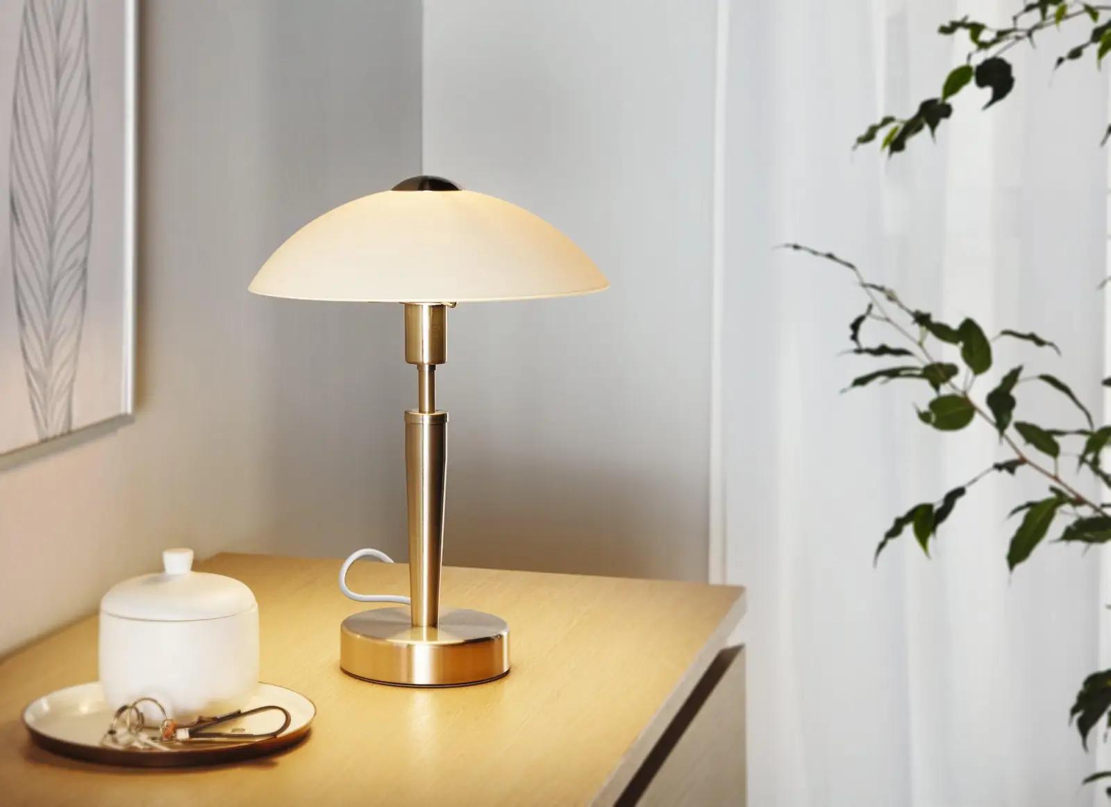 EGLO lauavalgusti niklitatud metallist elegantne lamp – detailne vaade
