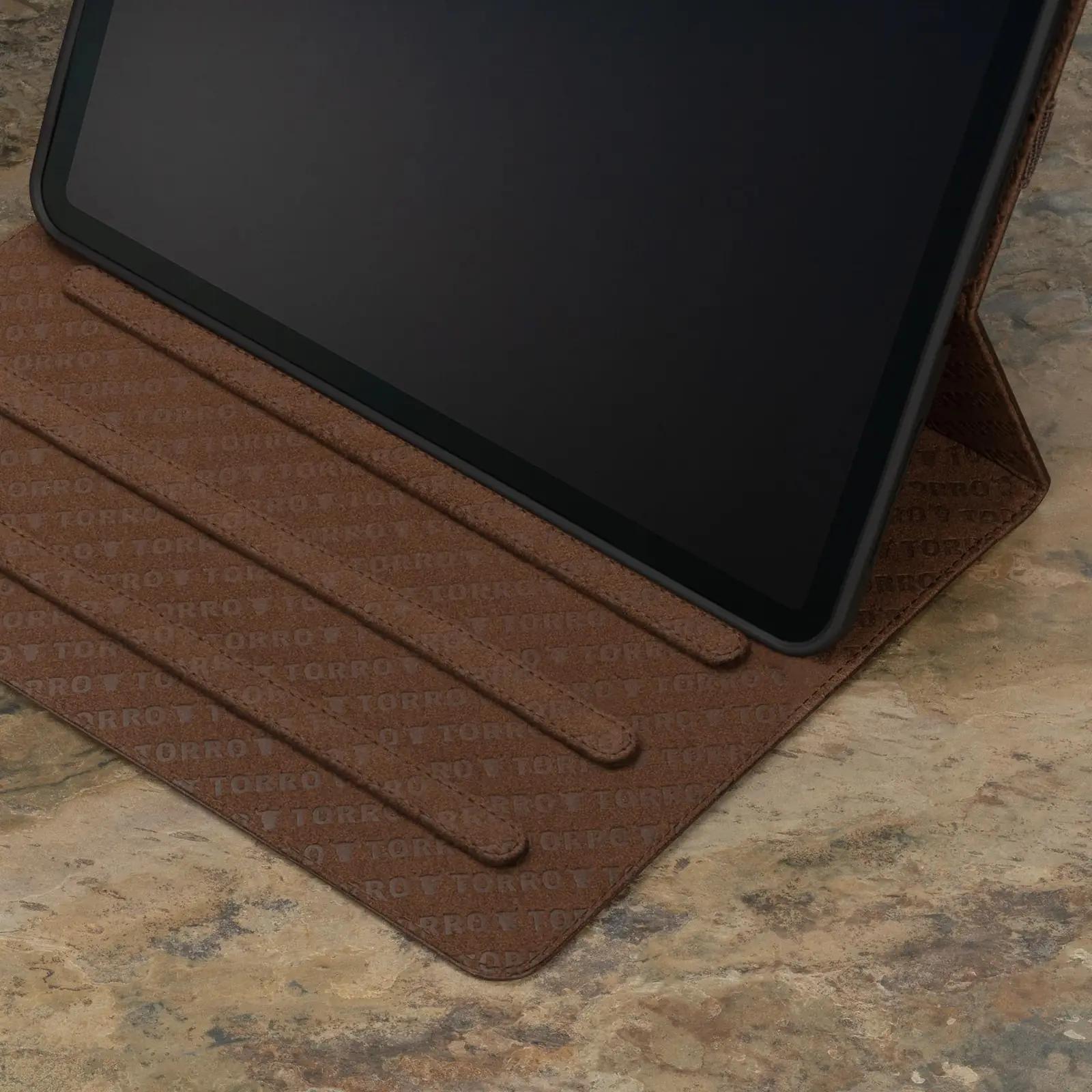 TORRO nahkkate iPad Air 11” — kaitse ja stabiilne alus – kasutusnäide